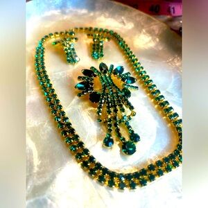 Juliana by D&E vintage emerald green brooch necklace and clip on earring set